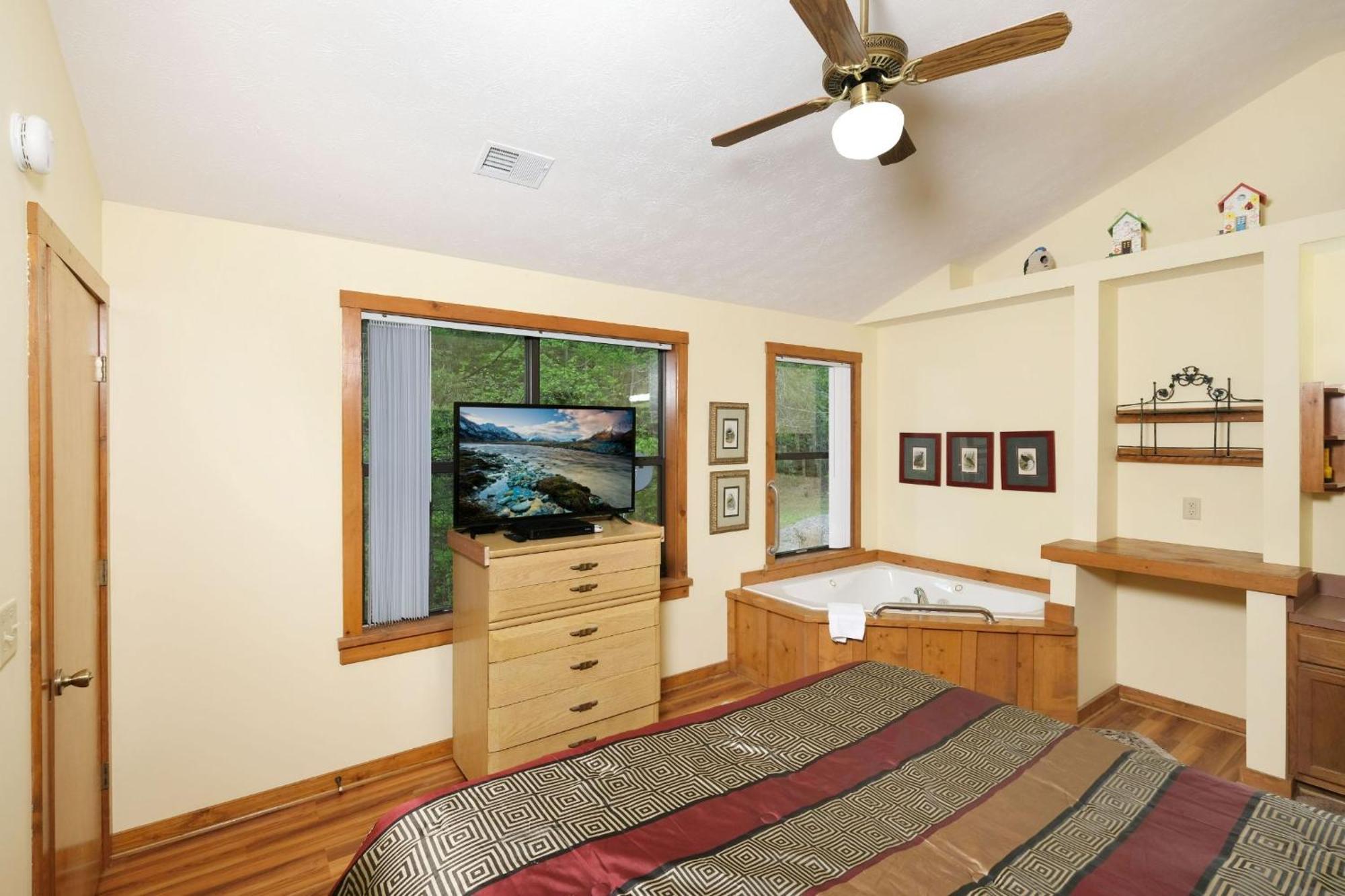 The Bird Hallar Gatlinburg Exterior photo